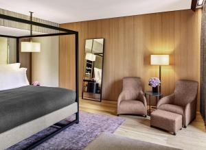 Postel nebo postele na pokoji v ubytování Bvlgari Hotel Milano