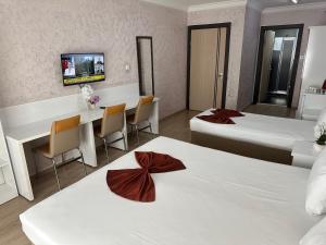 A bed or beds in a room at Park ULUSOY Hotel