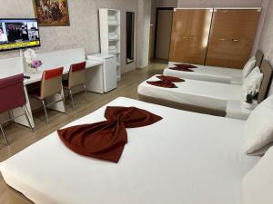 A bed or beds in a room at Park ULUSOY Hotel