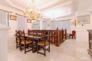 Χώρος καθιστικού στο Spacious Antique Mansion, East Legon