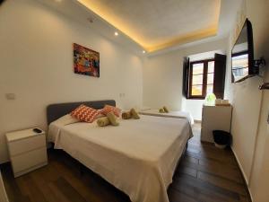 a bedroom with two beds and a window at BLife Faro City Life private rooms in Faro