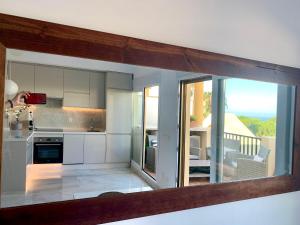 Kuchyňa alebo kuchynka v ubytovaní Marbella beachfront apartment Romana Playa Elviria