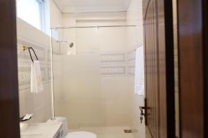 The Barcelo hotel的一间浴室