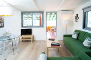 a living room with a green couch and a table at Residenza Echia in Naples