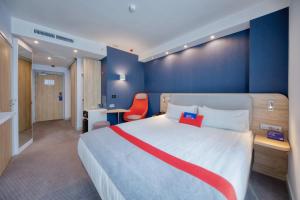 Postel nebo postele na pokoji v ubytování Holiday Inn Express - Yerevan by IHG