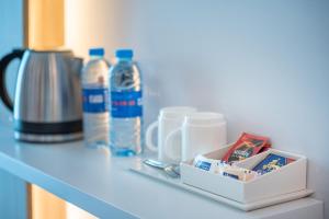 Příslušenství pro přípravu čaje a kávy v ubytování Holiday Inn Express - Yerevan by IHG