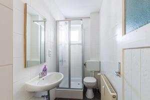 Ένα μπάνιο στο Monteurwohnung in Leipzig +10 φωτογραφίες