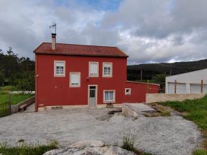 a red house with a red roof at Casa Daran in Codesos