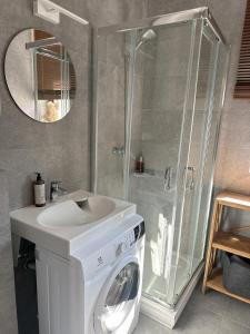 Ένα μπάνιο στο IVIS House - Cozy Seaside Apartment at "Šventosios Vartai", J-3