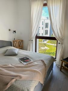 Ένα ή περισσότερα κρεβάτια σε δωμάτιο στο IVIS House - Cozy Seaside Apartment at "Šventosios Vartai", J-3 +62 φωτογραφίες