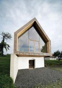 a small house with a large window on top at Urlaub in Designer-Ferienwohnung, die zusätzlich mit traditionellem Weinkeller und hochwertiger Einrichtung überzeugt in Sausal