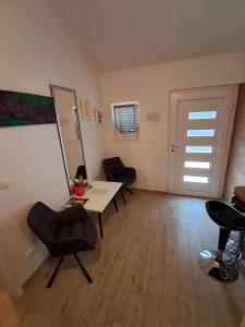 TV a/nebo společenská místnost v ubytování Apartments Oaza