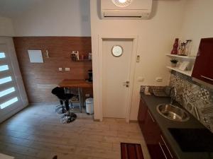Kuchyň nebo kuchyňský kout v ubytování Apartments Oaza