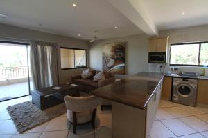 Khu vực ghế ngồi tại Sea Breeze West 5