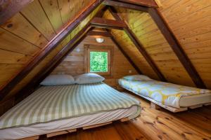 Postel nebo postele na pokoji v ubytování Chalets Zelena Vrata + 72 fotografií