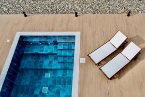 Bazén v ubytování Santa Barbara Seafront villas w jacuzzi pool nebo v jeho okolí