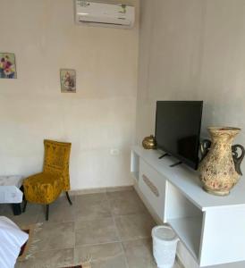 En tv och/eller ett underhållningssystem på Djerba rêve vacances Noura