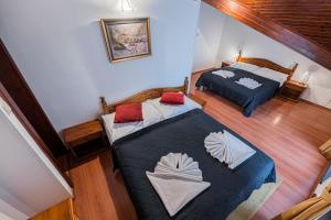 an overhead view of a bedroom with two beds at Hotel Amalia in Nová Lesná