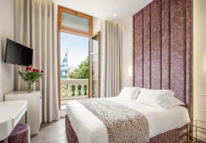 A bed or beds in a room at Bella Venezia