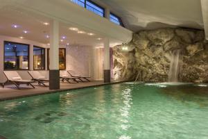 Bazén v ubytování Hotel Antares nebo v jeho okolí