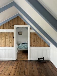 a room with a bed in a attic at Berunes HI Hostel in Berunes
