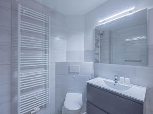 a bathroom with a toilet and a sink and a mirror at Pühler - Ferienwohnung Amsel in Kronsgaard