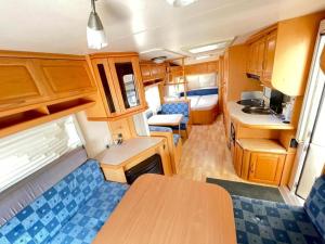 a kitchen and dining area of a recreational vehicle at Your Camp Kormoran in Hel