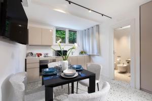 a kitchen and dining room with a table and chairs at Capri House in Capri