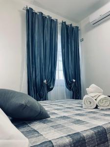 Postel nebo postele na pokoji v ubytování Royal House Fiumicino