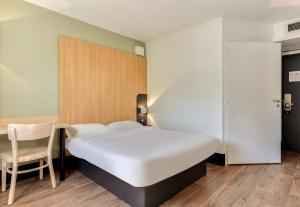 Postel nebo postele na pokoji v ubytování B&B HOTEL Béziers