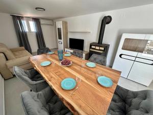 Χώρος καθιστικού στο Villa Monte R+Luxury