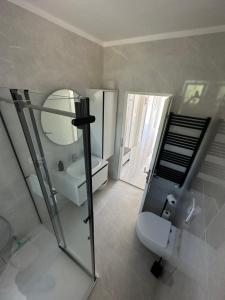 Ένα μπάνιο στο Apartman Antonio