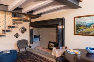 Posezení v ubytování Colori di Menaggio by LoveComo