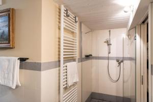 Koupelna v ubytování Colori di Menaggio by LoveComo + 17 fotografií