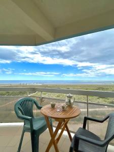 a table and chairs on a balcony with a view of the ocean at Confortable T2 + Cabine face à la mer 4BALM39 in Le Barcarès +5 photos