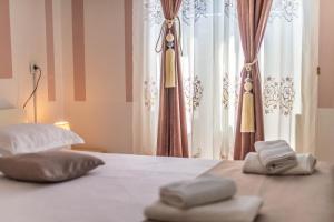Postel nebo postele na pokoji v ubytování Giovanna Boutique Rooms & Pool