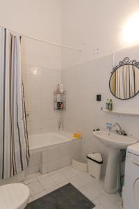 Kúpeľňa v ubytovaní Wesselényi Rooms near Gozsdu Udvar