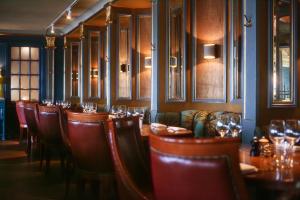 Um restaurante ou outro lugar para comer em Hotel Hasselbacken