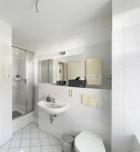 Koupelna v ubytování Gemütliches Apartment, Seenähe, WM, WLAN, Balkon + 15 fotografií