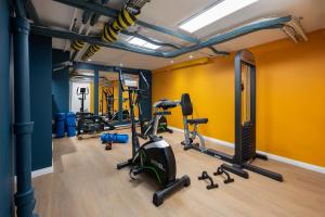 Fitness centrum a/nebo fitness zařízení v ubytování Hôtel le Royal Rive Gauche