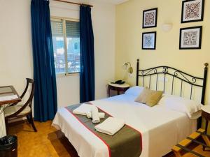 Łóżko lub łóżka w pokoju w obiekcie Hotel Torre San Juan