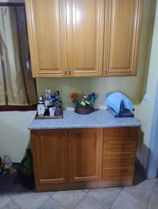 a kitchen counter with a blue phone on top of it at Chalet Del Pozzo in Luco neʼ Marsi