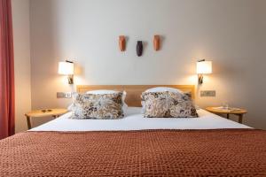 Postel nebo postele na pokoji v ubytování Hôtel Boutique Cézanne centre Aix-en-Provence