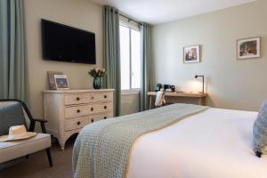 Postel nebo postele na pokoji v ubytování Hôtel Boutique Cézanne centre Aix-en-Provence