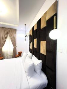 Postel nebo postele na pokoji v ubytování SHORTLETMART Guest House