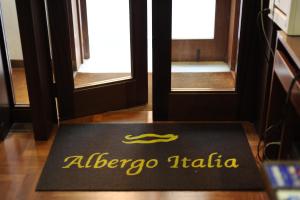 Postel nebo postele na pokoji v ubytování Albergo Italia