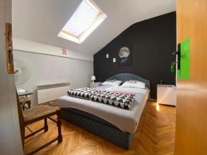 Letto o letti in una camera di SAGR ROOMS shared toilet and kitchen
