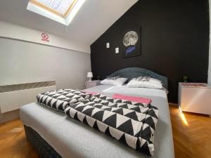 Letto o letti in una camera di SAGR ROOMS shared toilet and kitchen