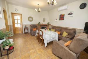 Ruang duduk di Villa mis Raices