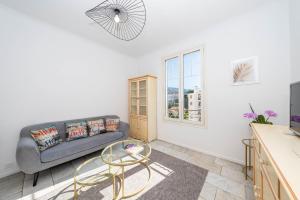 Et opholdsområde på Cannes 3 BR 3 bath close to Palais & Croisette by Olam Properties